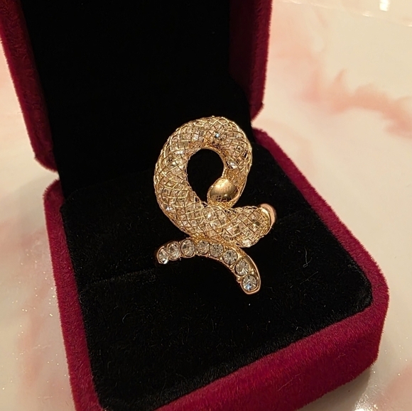 Jewelry - Modern Ring With Crushed Crystal